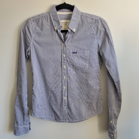🌷Abercrombie & Fitch Navy Stripe Button Down Shirt Size XS - Picture 1 of 7